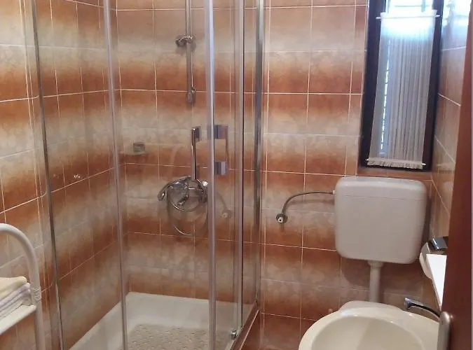 Апартаменты With Parking Space Banjol, Rab - 16334 Банёл