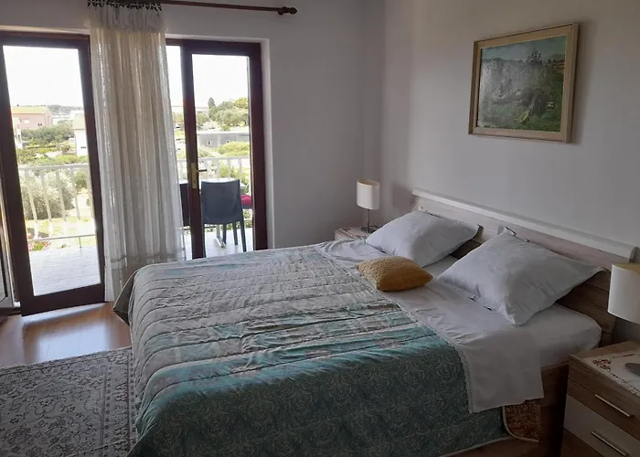 Апартаменты With Parking Space Banjol, Rab - 16334 Банёл