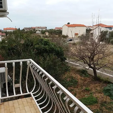 Apartamento With Parking Space Banjol, Rab - 16334 *